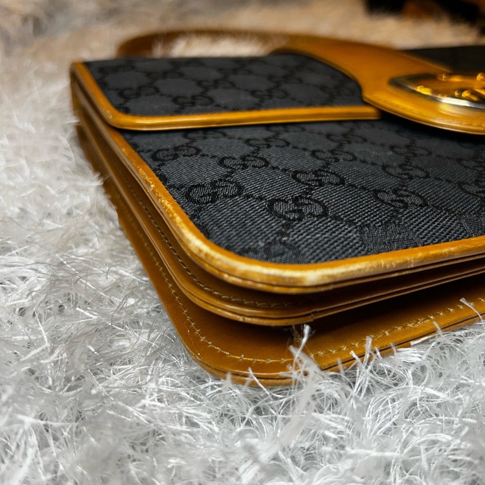 Elegant Black and Tan Handbag - Picture 8 of 11
